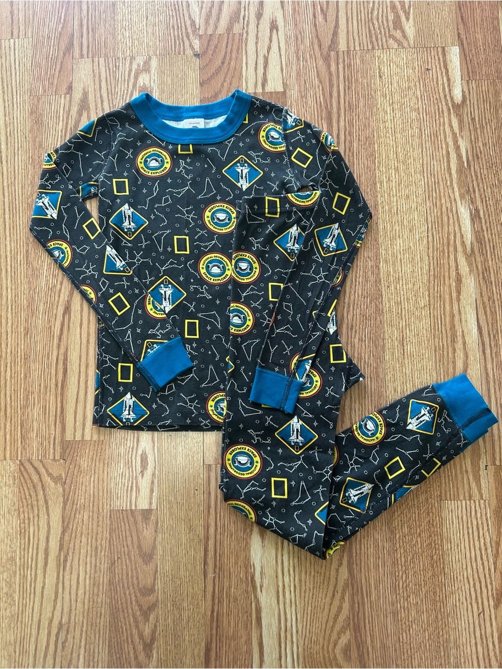 Hanna Andersson/National Geographic Black Space Explorer Pajamas. Size 130/US8
